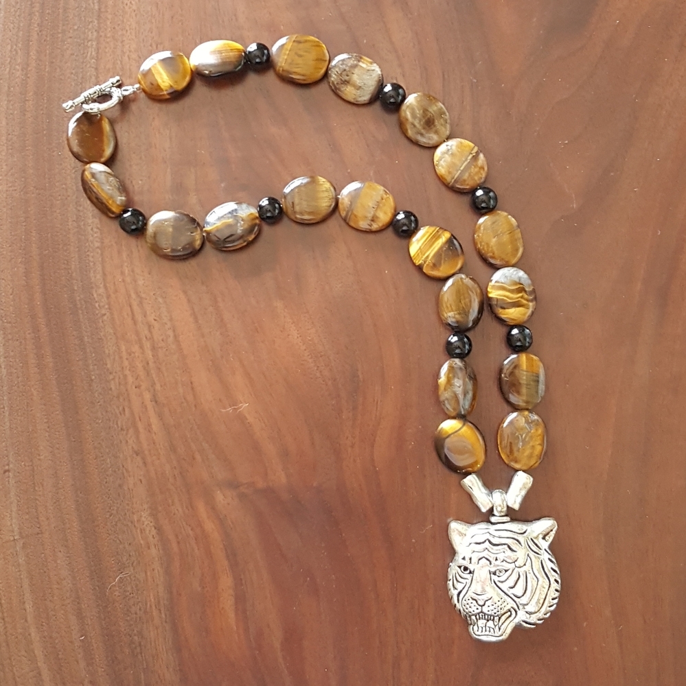 (NWOT) Tigers Eye Quartz Necklace w/ Tiger Charm